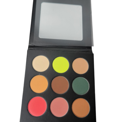 Eyeshadow 9 pigmented shades with matte satin